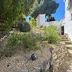 Beautiful House In Moraira With Shared Pool بيت للعطل *