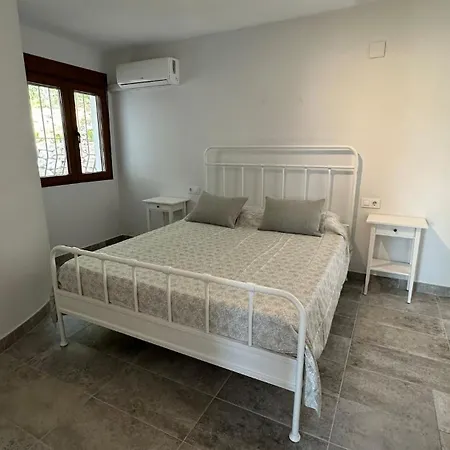 Beautiful House In Moraira With Shared Pool بيت للعطل